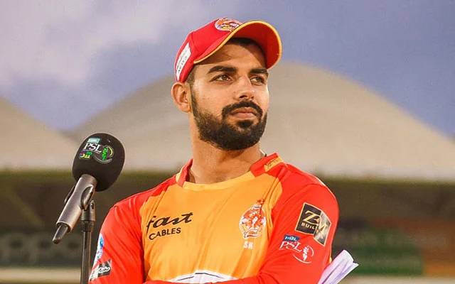 گاؤں سے آئے لوگ ہیں! سادہ زندگی گزارنا پسند ہے، شاداب خان