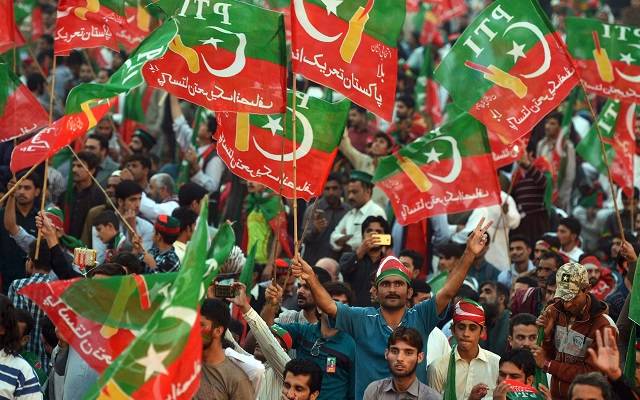پاکستان تحریک انصاف ( پی ٹی آئی ) کے رہنما فواد چودھری کا کہنا ہے کہ تحریک انصاف خیبر پختونخوا کی قیادت اور کارکنان آج (بروز جمعرات 23 فروری کو) پشاور میں گرفتاریاں دینگے