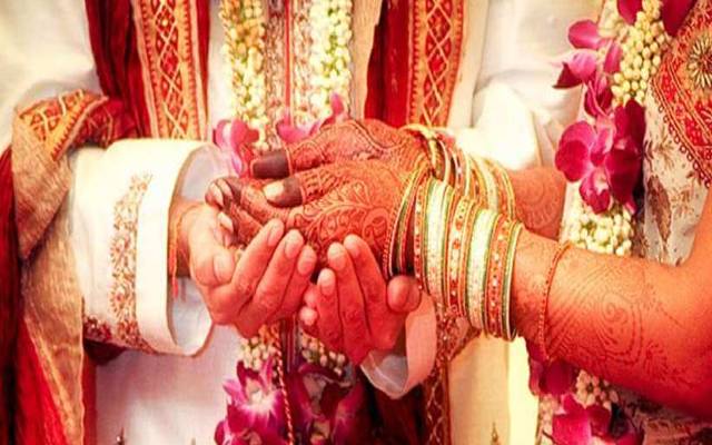 ایک دلہن نے اپنے ساتھیوں کے ساتھ مل کر اپنے سسرال والوں کو نشہ آور حلوہ پیش کیا، پیسے اور زیورات لے کر بھاگ گئی۔