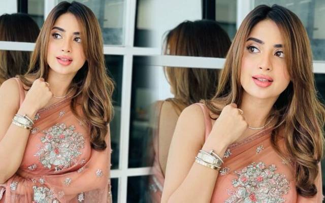 پاکستان شوبز انڈسٹری کی مشہور و معروف اداکارہ صبور علی کی تصاویر سوشل میڈیا پر پھیلی ہوئی ہیں 