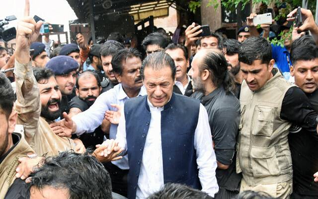 انسداد دہشت گردی عدالت میں عمران خان کی جوڈیشل کمپلیکس میں گزشتہ پیشی کا تذکرہ کیا گیا۔ جج راجہ جواد عباس نے کہا کہ عدالتی پیشی کے دوران عدالت کا احترام نہیں کیا گیا