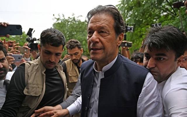 لاہور ہائیکورٹ میں عمران خان کے خلاف توہین عدالت کی مختلف درخواستیں دائر کر دی گئیں۔ درخواستیں بشیر احمد چوہان، مشکور حسین ، نعیم قمر ایڈووکیٹ کی جانب سے دائر کی گئیں