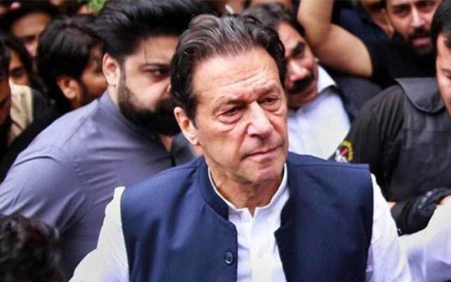 لاہور ہائیکورٹ نے سابق وزیراعظم و چیئرمین پی ٹی آئی عمران خان کی حفاظتی ضمانت کی درخواستوں پر اعتراض لگا دیا