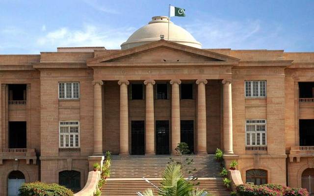 سندھ ہائیکورٹ نے کراچی یونیورسٹی میں 34 سال سے ملازمت کرنے والی لائبریرین کی واجبات سے متعلق درخواست پر فیصلہ محفوظ کر لیا جو آج ہی سنایا جائے گا