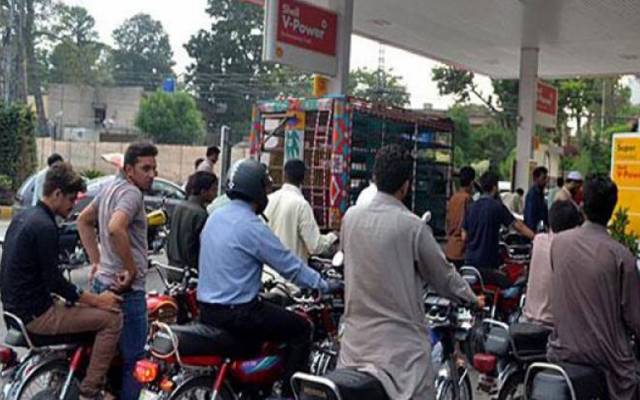 ملک میں کتنے دن کا پیٹرول اور ڈیزل موجود؟ پیٹرولیم ڈویژن کا اہم بیان سامنے آگیا