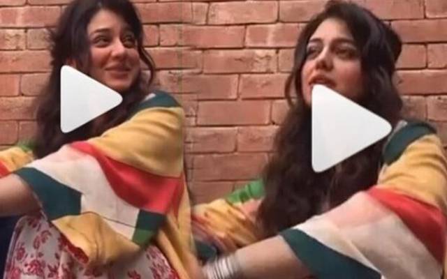 پاکستان شوبز انڈسٹری کی مشہور و معروف اداکارہ زارا نور عباس کی بھارتی گانا گانے کی ویڈیو سوشل میڈیا پر وائرل ہوگئی ہے۔
