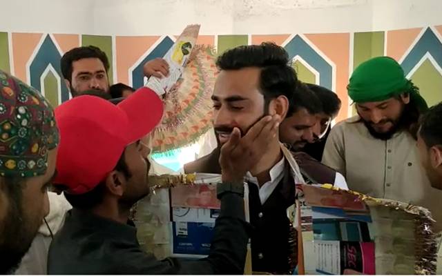 اسلام قبول کرنے کے بعد ہندو لڑکے کی مسلم لڑکی سے شادی