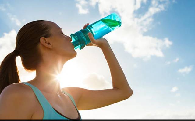 پانی کو دنیا کا سب سے بہترین اور صحت بخش مشروب کہاجاتا ہے اور یہ وزن کم کرنے کی بھی صلاحیت رکھتا ہے۔ 