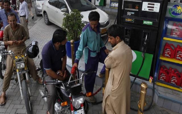 15 مارچ سے ڈیزل اور پٹرول کی قیمت میں 10 روپے لٹر تک اضافے کا امکان ظاہر کیا جا رہا ہے