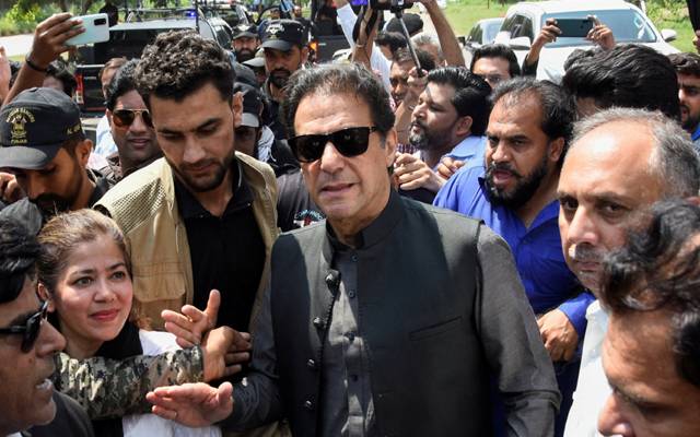چیئرمین پی ٹی آئی عمران خان نے خاتون جج کو دھمکی کے کیس میں ناقابل ضمانت وارنٹ گرفتاری کو چیلنج کر دیا