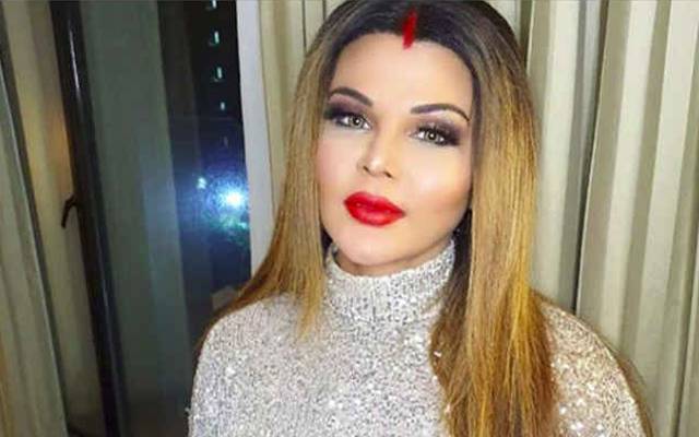 بالی ووڈ اداکارہ راکھی ساونت رواں سال رمضان المبارک میں عمرے پر جانے کیلئے پرامید ہیں۔