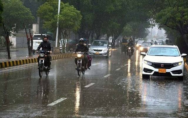 محکمہ موسمیات کے مطابق شہر لاہور کا موسم ملے جلے موسم کی رت لاہور شہر میں چھا گئی ہے شہر بھر میں تیز ہوائیں چلنے سے موسم خوشگوارہوگیا ہے۔ جبکہ شہر قائد کراچی کے مختلف علاقوں میں آج شام بارش کا امکان ہے۔ 