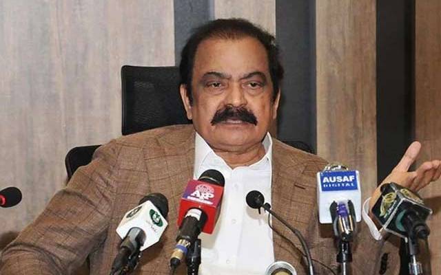 وفاقی وزیر داخلہ رانا ثنا اللہ کا کہنا ہے کہ ہماری ترجیح عمران خان کو گرفتار کرنا نہیں مجبور کرنا ہے کہ عدالت میں پیش ہوں