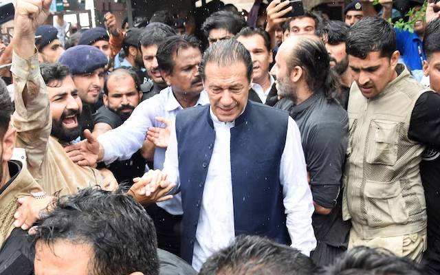 چیئرمین تحریک انصاف عمران خان نے حفاظتی ضمانت کے لیے لاہور ہائیکورٹ میں پیش ہونے کا فیصلہ کرلیا