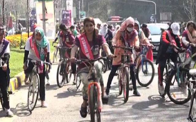 لاہور: آل پاکستان ویمنز ایسوسی ایشن کے زہراہتمام سائیکلنگ ریلی