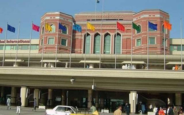 لاہور ائیرپورٹ پر ایف آئی اے کی کارروائی، عمرے پر جانیوالے دو افراد آف لوڈ