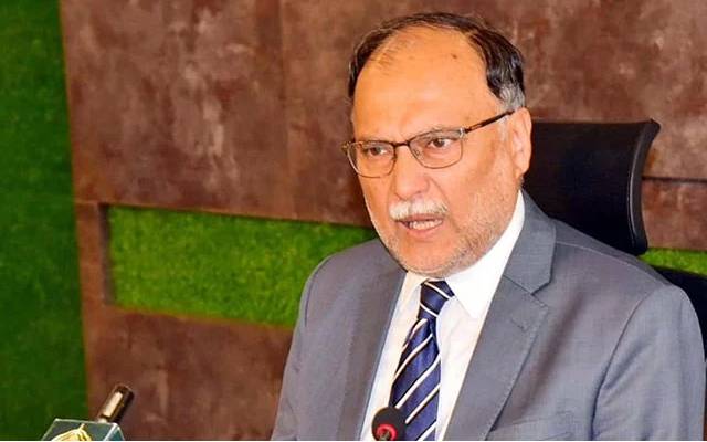 وفاقی وزیر برائے منصوبہ بندی احسن اقبال کا کہنا ہے کہ اس وقت ہمارا ووٹر ہم سے ناراض ہے کہ عمران خان کو پکڑ کیوں نہیں رہے