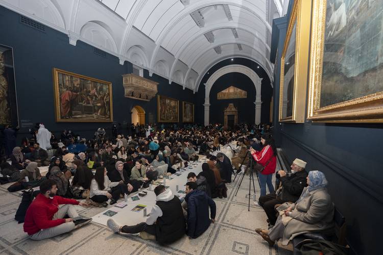 وکٹوریا میوزیم لندن: سینکڑوں لوگوں کیلئے اوپن افطار کا اہتمام