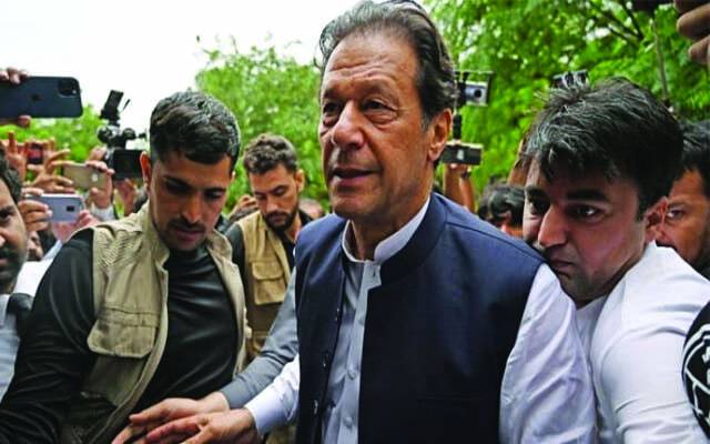 عمران خان کی ہائی کورٹ پیشی ، کارکنوں کیخلاف دفعہ 144 کی خلاف ورزی پر مقدمہ درج