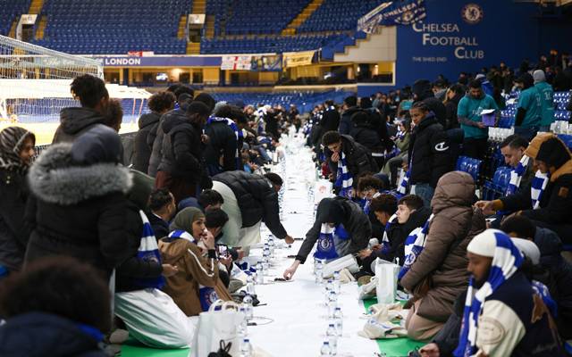 برطانیہ: چیلسی فٹبال کلب کا پہلی مرتبہ اسٹیڈیم میں افطار
