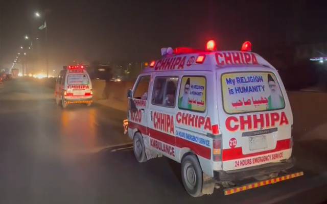 اندھیر نگری چوپٹ راج، شکار پور میں ایمبولینس کو ہی لوٹ لیا گیا 