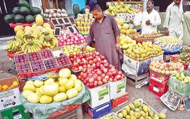 شہر  لاہور میں پھلوں کی قیمتوں میں مسلسل اضا فے سے قیمتیں آسمان سے باتیں کرنے لگیں۔ اوپن مارکیٹ میں سرکاری نرخوں میں عملدرآمد نہ ہو سکا۔