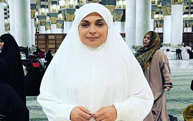 نامور اداکارہ میرا جی عمرے کی ادائیگی کیلئے مدینہ منورہ پہنچ گئیں