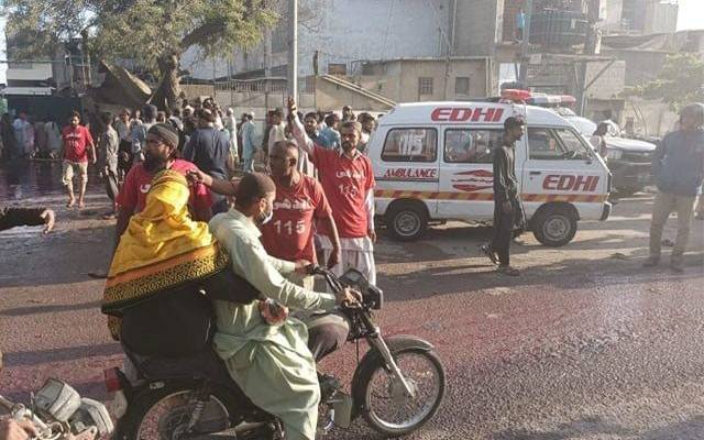 کراچی: زکوٰۃ تقسیم کے دوران بھگدڑ کا واقعہ، ملزمان 5 روزہ ریمانڈ پر پولیس کے حوالے