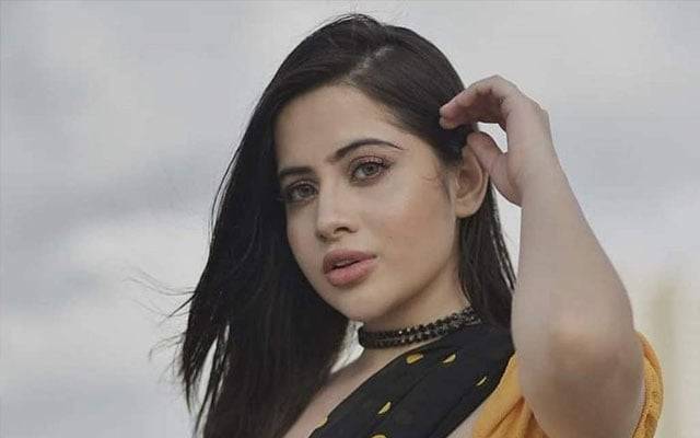 عریاں لباس کی وجہ سے مشہور بھارتی اداکارہ عرفی جاوید نے مداحوں سے معافی مانگ لی 
