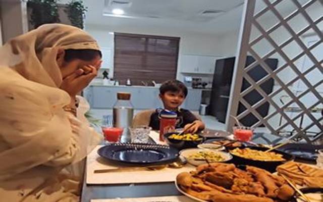 ثانیہ مرزا نے بیٹے کے ہمراہ روزہ افطار کرتے ہوئے ویڈیو شیئر کردی