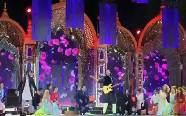 مکیش امبانی کی بیٹی کی منگنی پر سلمان خان کا بطور بیک گراؤنڈ ڈانس پرفارمنس پر مداح برہم 