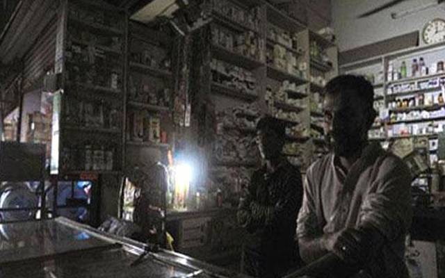 کراچی میں بجلی کی آنکھ مچولی جاری،شہرقائدکےمختلف علاقوں  میں اعلانیہ اورغیراعلانیہ لوڈشیڈنگ کا سلسلہ تھم نہ سکا۔