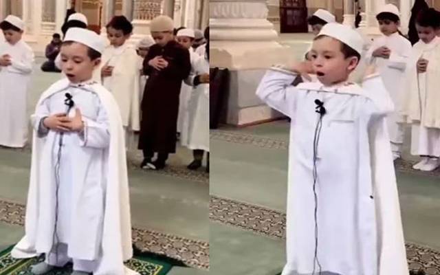 دل کو چھولینے والی ایک ویڈیو مائیکروبلاگنگ سائٹ ٹوئٹر پر خوب وائرل ہو رہی ہے جس میں چند بچوں پر مشتمل ایک جماعت مسجد میں نماز ادا کر رہی ہے۔ 