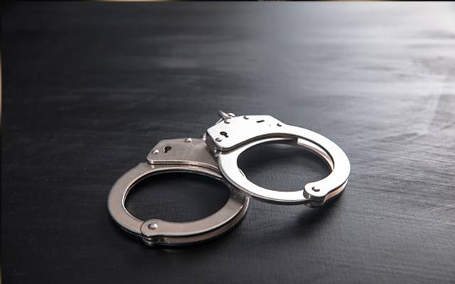 پولیس کا گھر پر چھاپہ ، سکول و کالجز کی لڑکیوں سے مکروہ دھندا کرانے والا گینگ گرفتار