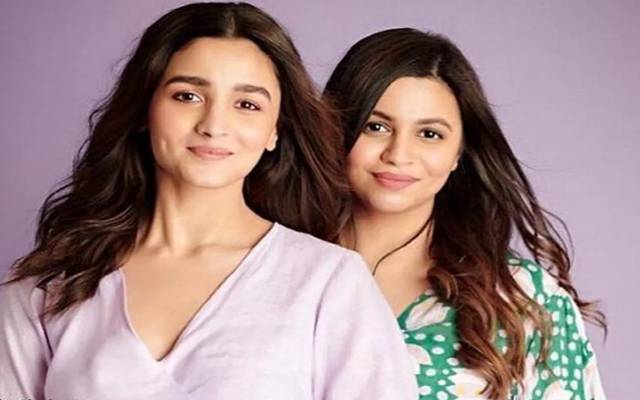 بالی ووڈ اداکارہ عالیہ بھٹ نے اپنی بہن شاہین بھٹ کے ساتھ جِم میں ورزش کی۔