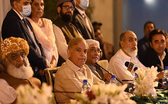 پی ٹی آئی کے صحت کارڈ منصوبے کو اتحادی حکومت نے بند کر دیا 