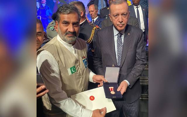 ترکیہ زلزلہ متاثرہ علاقوں میں خدمات پر الخدمت فاﺅنڈیشن کو تمغہ حسن کارکردگی سے نوازا گیا