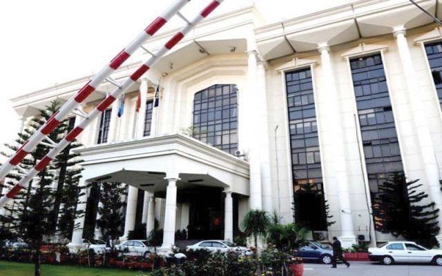 کم تنخواہ، 2 سو ایف بی آر ملازمین احتجاجاً چھٹیوں پر جانے کو تیار