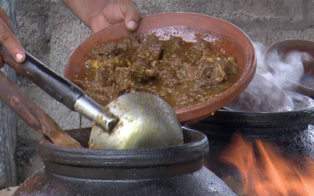 کٹوا گوشت کھائیے،انگلیاں چاٹتے جائیے،یہ کیسے تیار ہوتا ہے؟