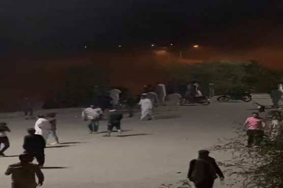 پی ٹی آئی مظاہرین کا اسلام آباد ریلوے اسٹیشن پر حملہ، عمارت نذر آتش