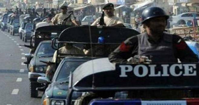 امن قائم رکھنے کا مشن ، وزیراعلیٰ سندھ  کا اعلیٰ پولیس افسروں  کے ہمراہ شہر بھر کا دورہ