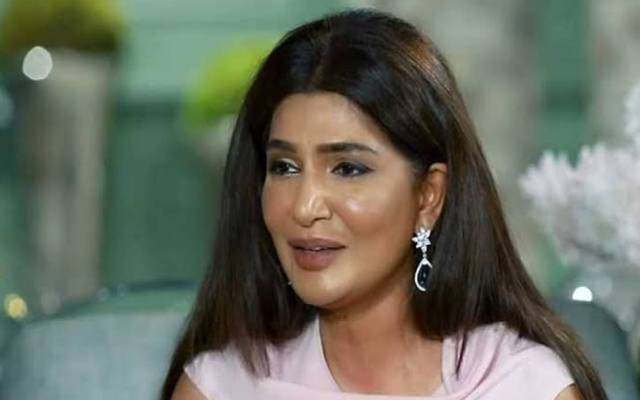 عفت عمر کا والدہ کی پوسٹ پر بدتمیزی کرنیوالوں کو کرارا جواب 