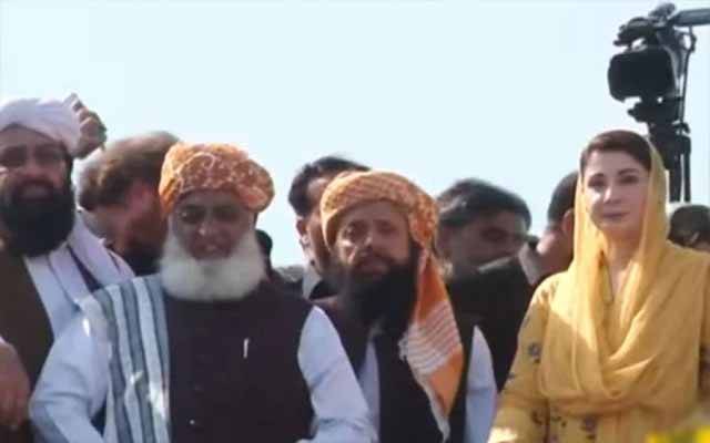ریڈ زون میں پی ڈی ایم کا دھرنا، فضل الرحمن، مریم نواز و دیگر رہنما بھی جلسہ گاہ پہنچ گئے