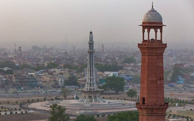 لاہور کی آبادی سالانہ 3 فی صد کی رفتار سے بڑھنے لگی۔ گزشتہ پانچ سالوں میں لاہور کی آبادی میں 20لاکھ 8ہزار 387 افراد کا اضافہ ہوا ہے۔ 