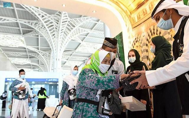  پاکستان عازمین حج کی پہلی پرواز 316 عازمین کو کراچی سے لیکر مدینہ منورہ پہنچ گئی۔ جہاں سعودی حکام سمیت پاکستان حج مشن کے حکام نے ان کا استقبال کیا۔