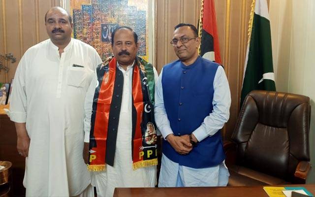 چکوال سے تحریک انصاف کی بڑی وکٹ گر گئی ، اہم رہنما پیپلزپارٹی میں شامل