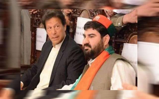  پشاور سے رکن قومی اسمبلی نے  بھی پی ٹی آئی سے راہیں جدا کر لیں