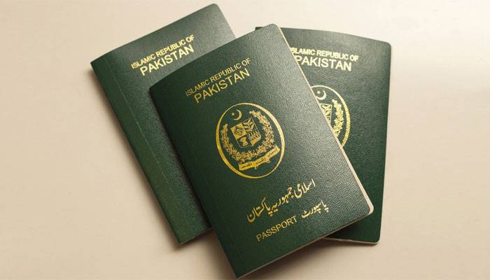 شیخ رشید ،شاہ محمود قریشی سمیت پی ٹی آئی کے 9 رہنماؤں کے ڈپلومیٹک پاسپورٹ منسوخ