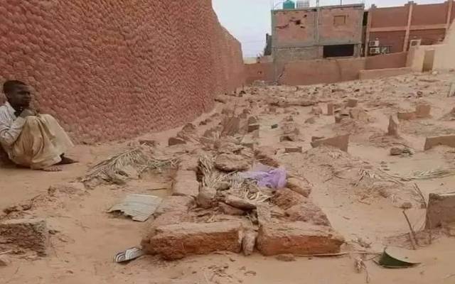 ’اس کیلئے یہی سکون ہوگا‘ دو سال سے ماں کی قبر پر رہنے والے بچے کی کہانی