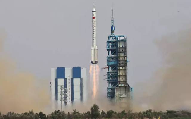  چین کا خلائی جہاز شین زو 16 تیانگونگ خلائی اسٹیشن کی جانب روانہ کردیا۔ 